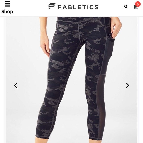 Fabletics Mila Camo Pocket Capri size small - Picture 5 of 6